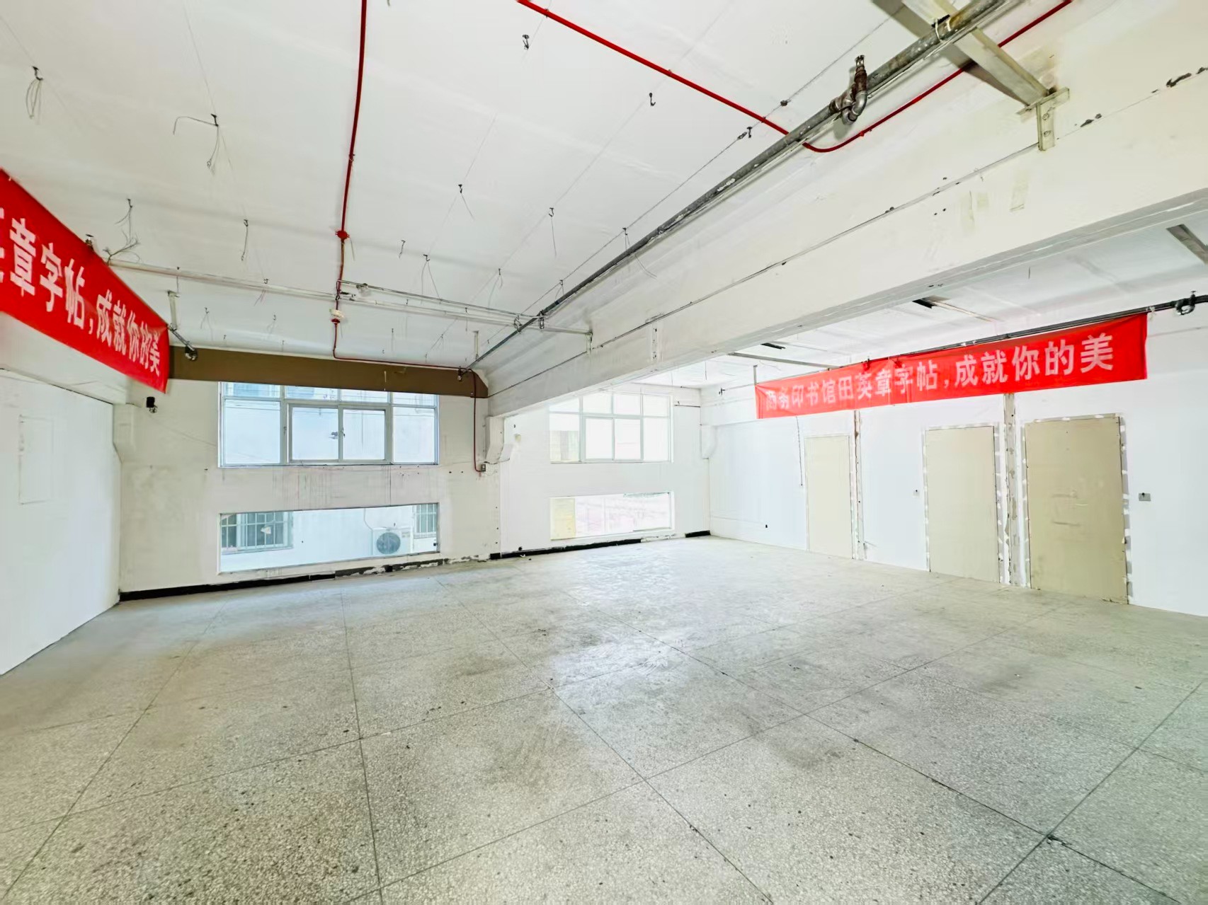 长厦门西街重点吸引人工智能应用、数字经济、电商直播、智能制造服务、软件开发、科技创新企业及创业团队入驻